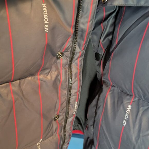 J29 JORDAN Flight Puffer Jacket - Picture 6 of 9